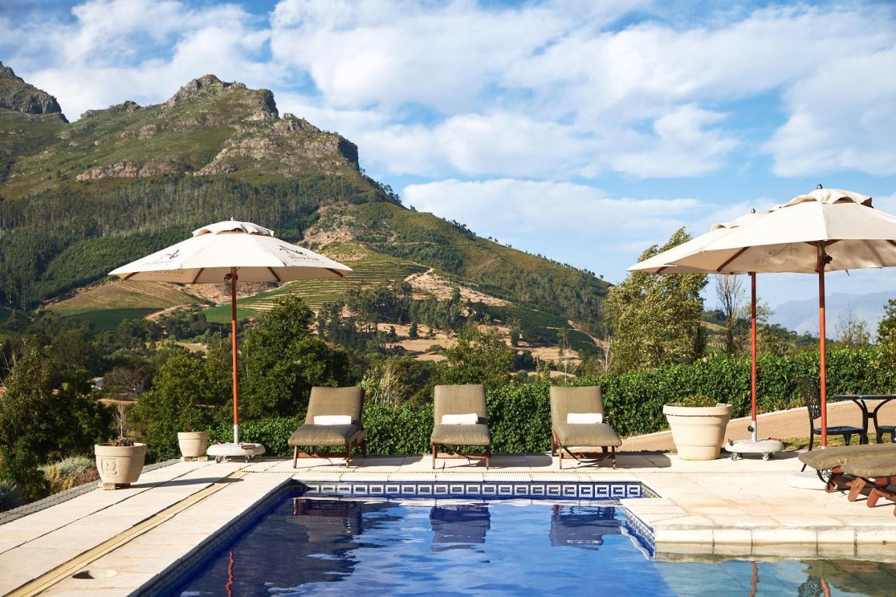Alluvia Boutique Winery & Luxury Accommodation ステレンボッシュ エクステリア 写真 The swimming pool at the hotel