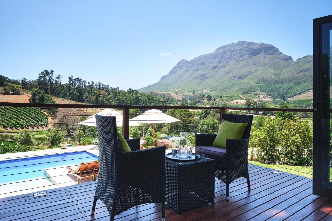 Alluvia Boutique Winery & Luxury Accommodation ステレンボッシュ エクステリア 写真 View of the Hottentots-Holland Mountains from the Cape Winelands