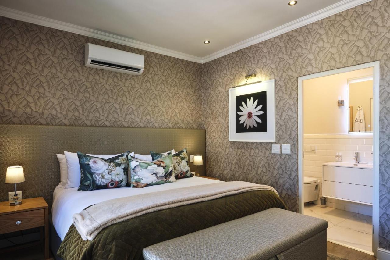 Alluvia Boutique Winery & Luxury Accommodation ステレンボッシュ エクステリア 写真 A bedroom at the Cape Heritage