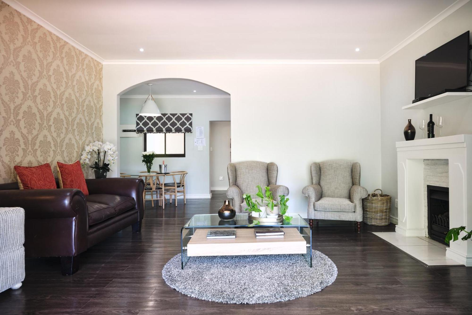 Alluvia Boutique Winery & Luxury Accommodation ステレンボッシュ 部屋 写真 A living room in a house