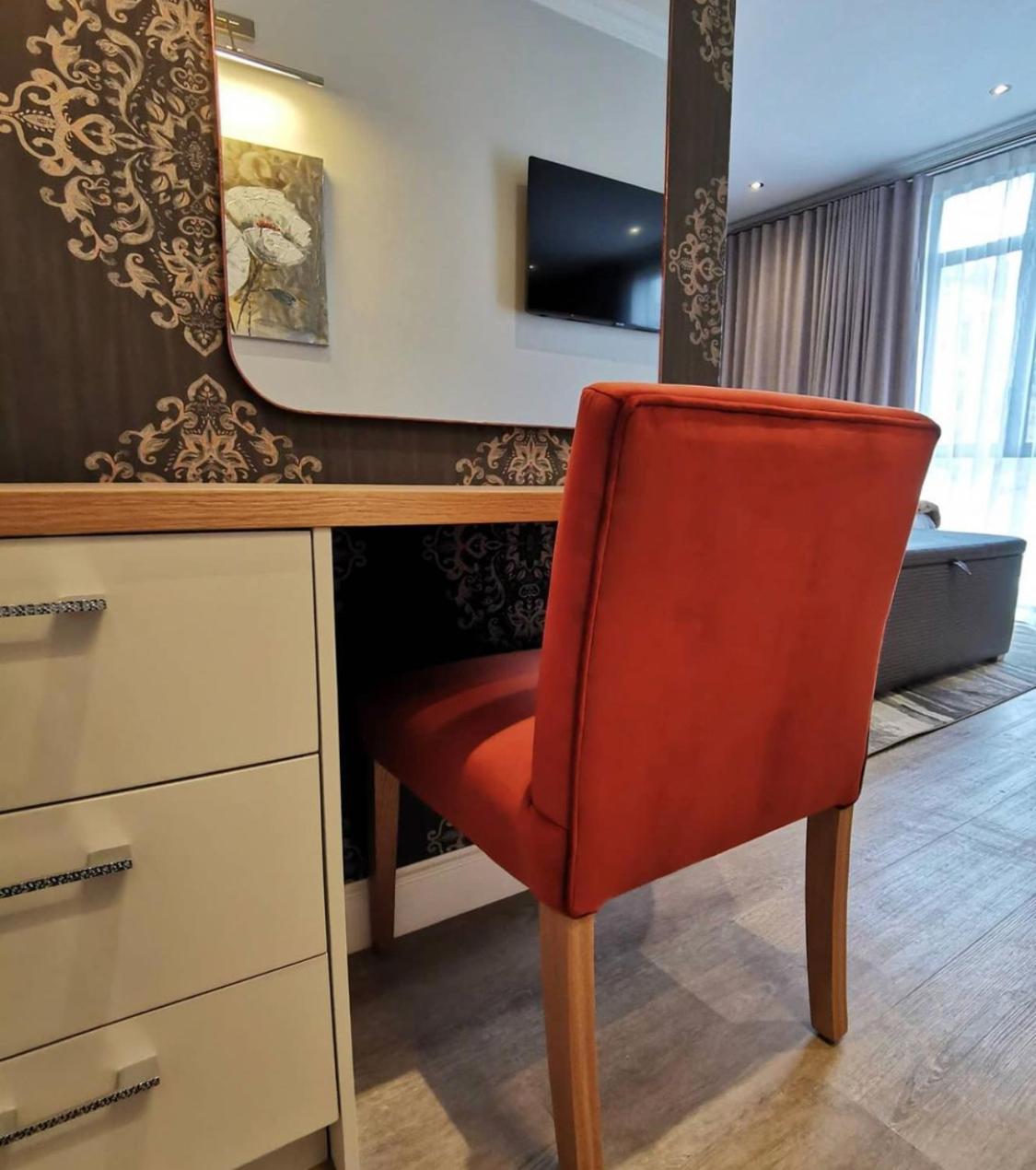 Alluvia Boutique Winery & Luxury Accommodation ステレンボッシュ 部屋 写真 A chair